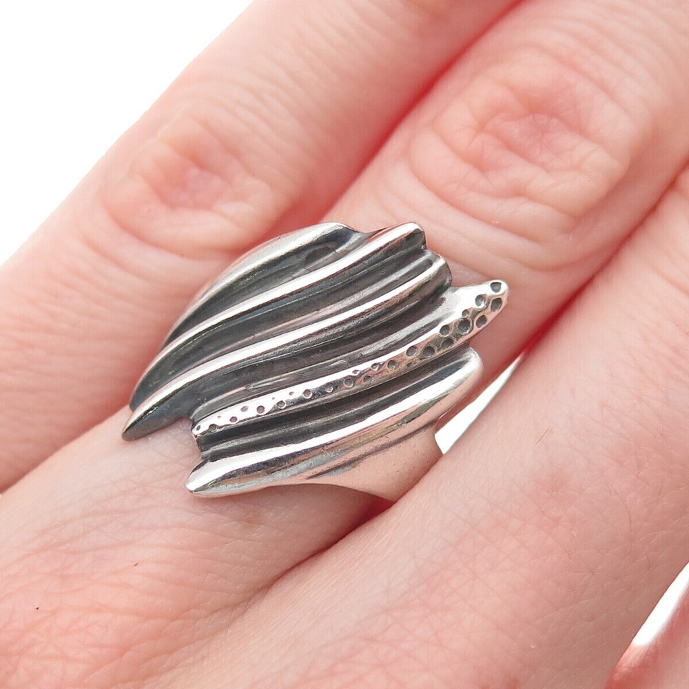 925 Sterling Silver Vintage Modernist Ribbed Oxidized Ring Size 6